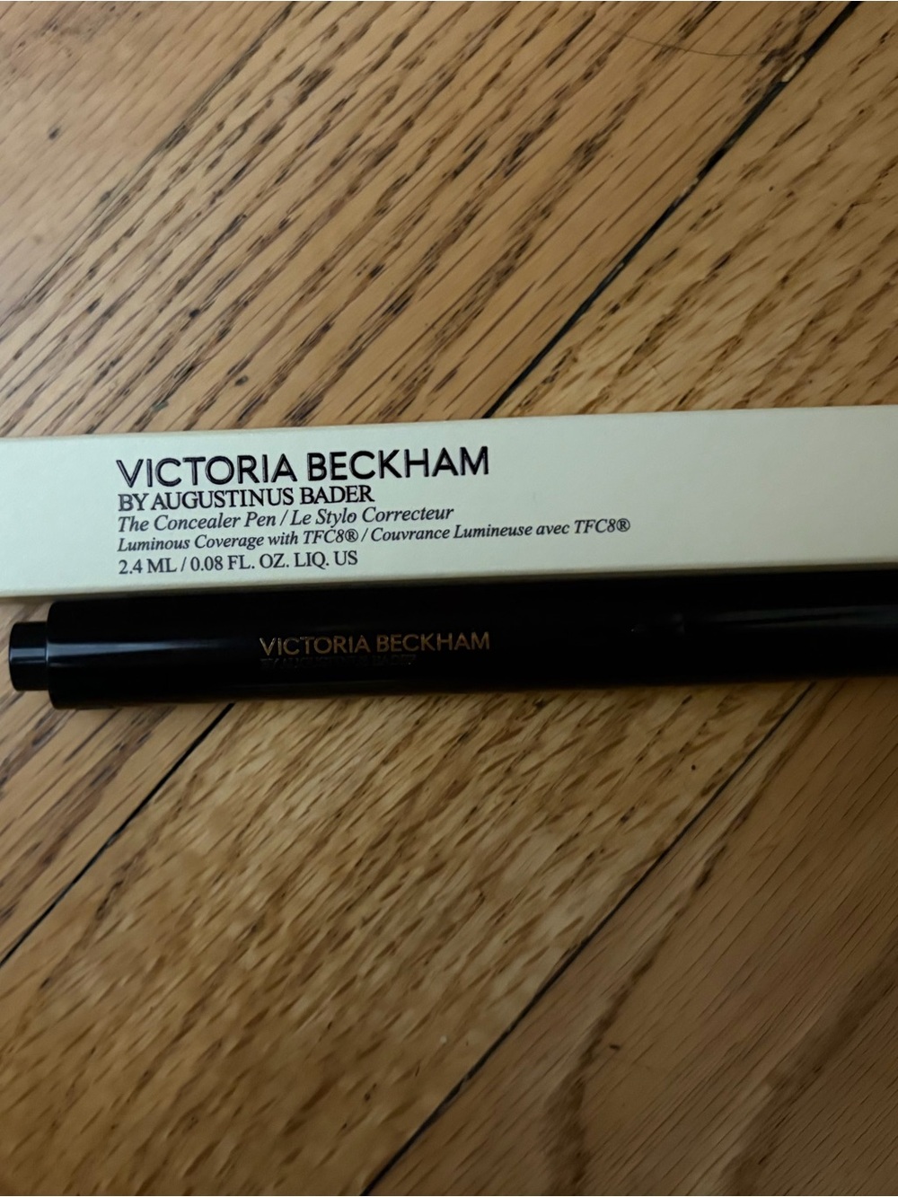 Victoria Beckham The Concealer Pen by Augustinus Bader- FL1.5